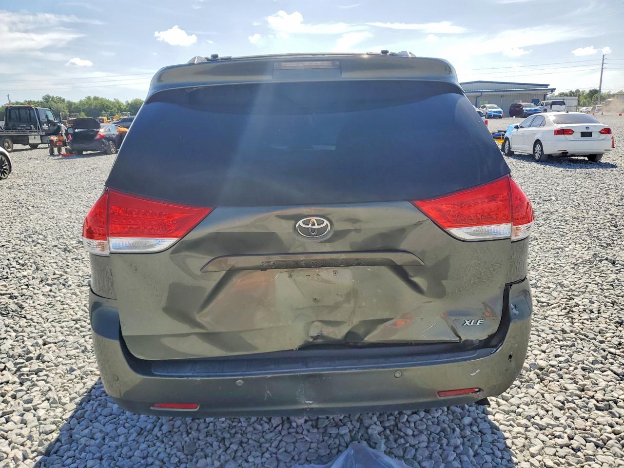 Toyota Sienna Xle 8-passenger
