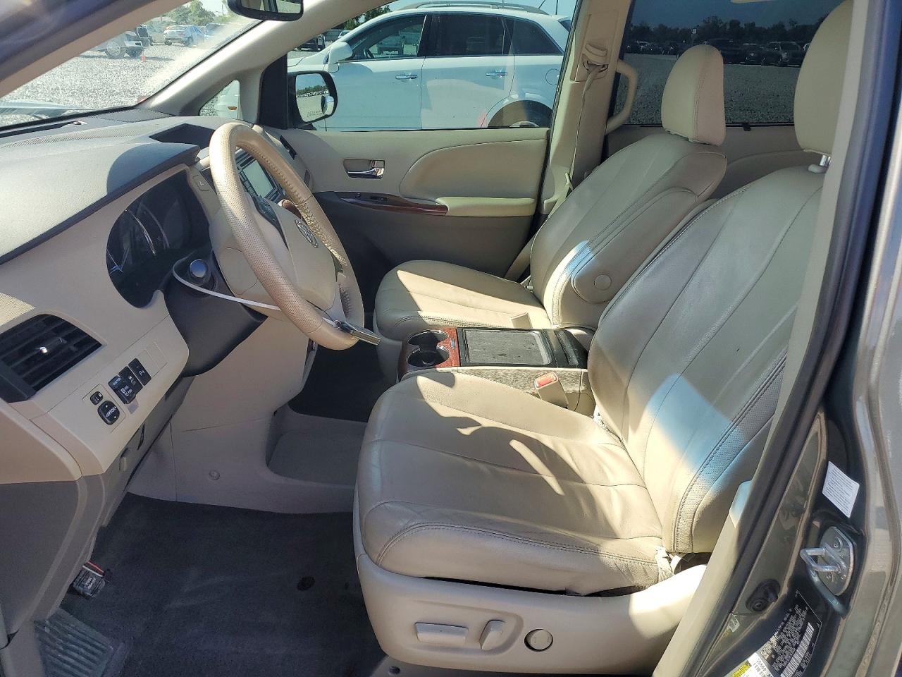 Toyota Sienna Xle 8-passenger