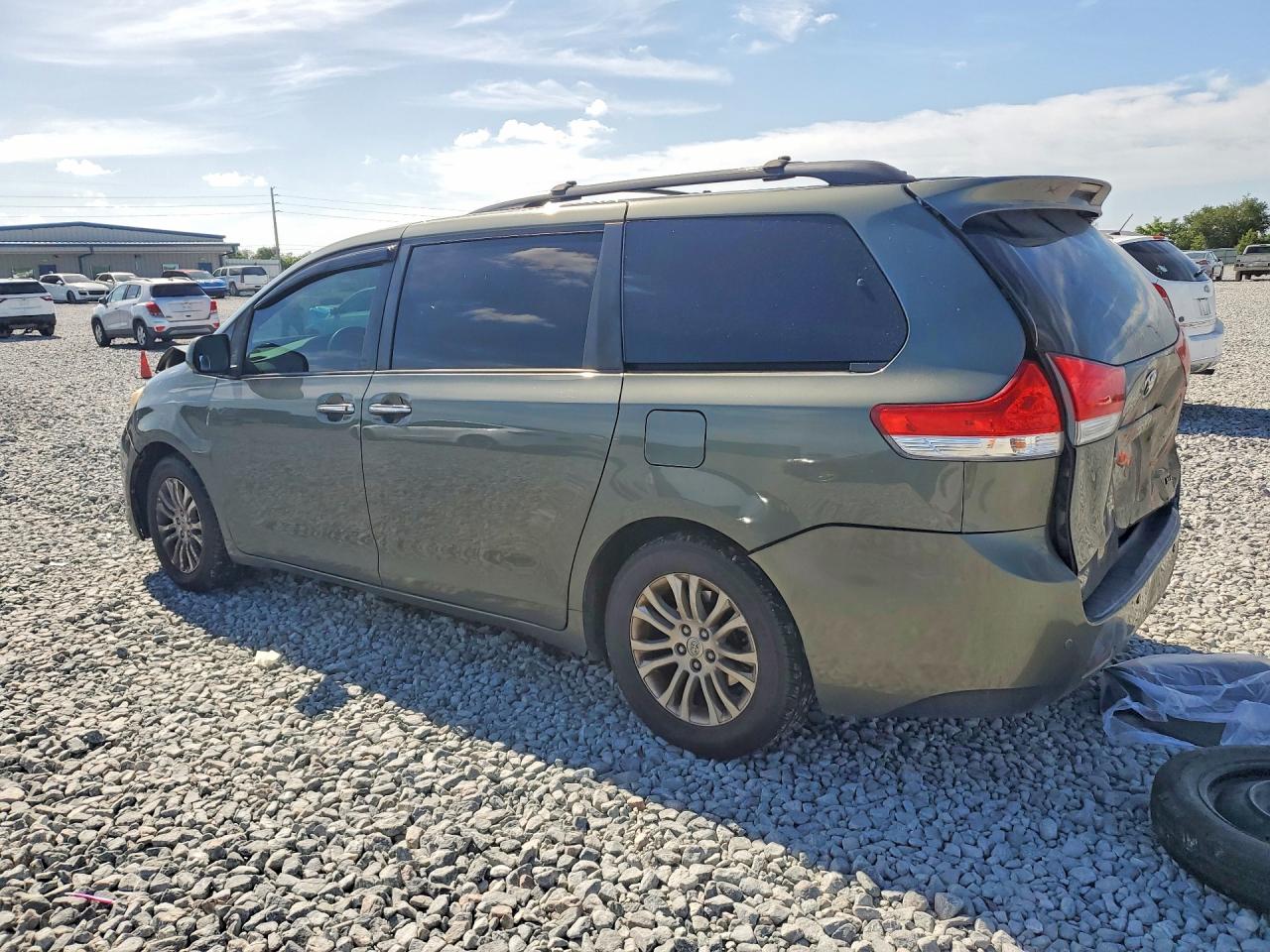 Toyota Sienna Xle 8-passenger