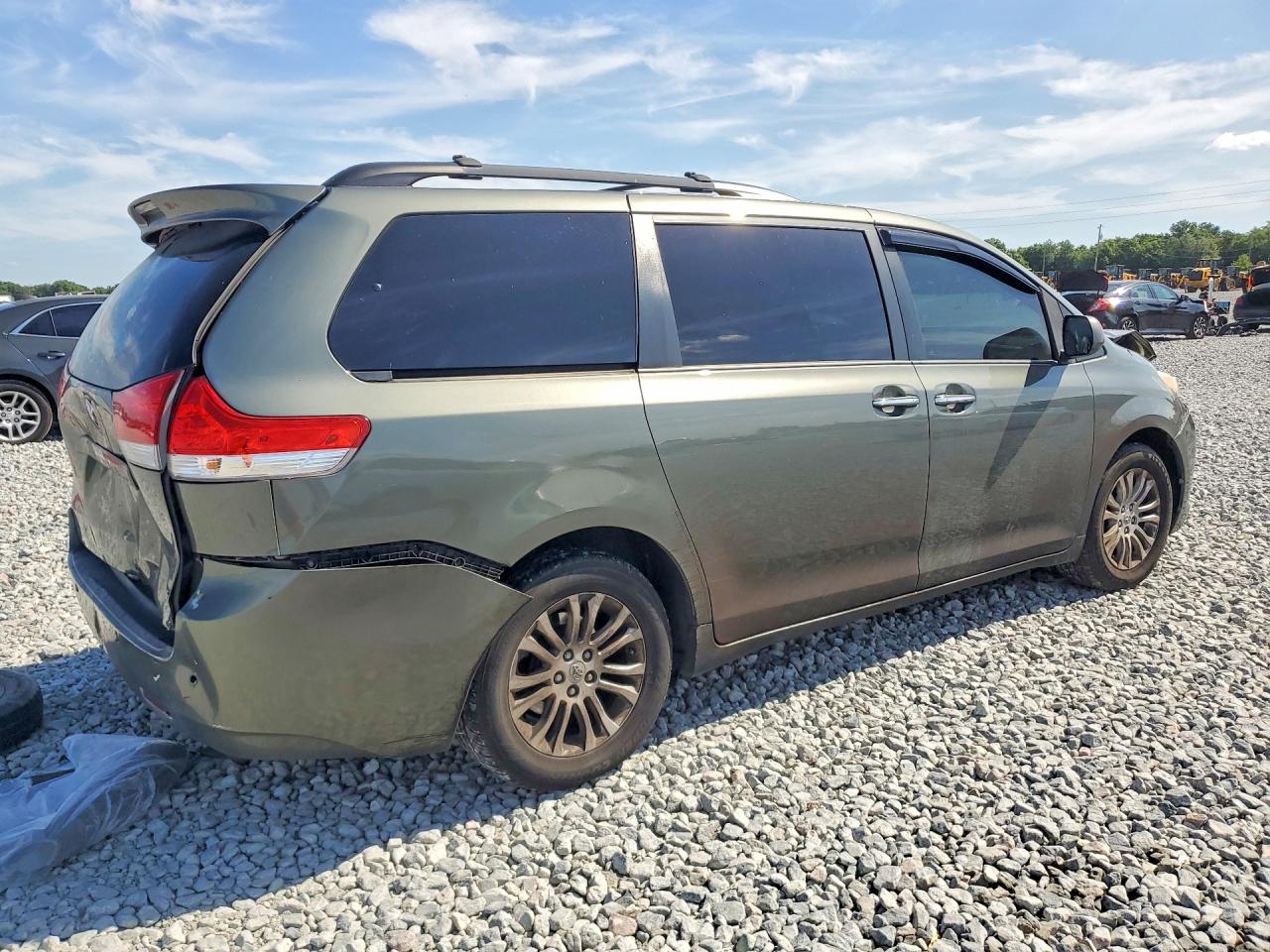 Toyota Sienna Xle 8-passenger