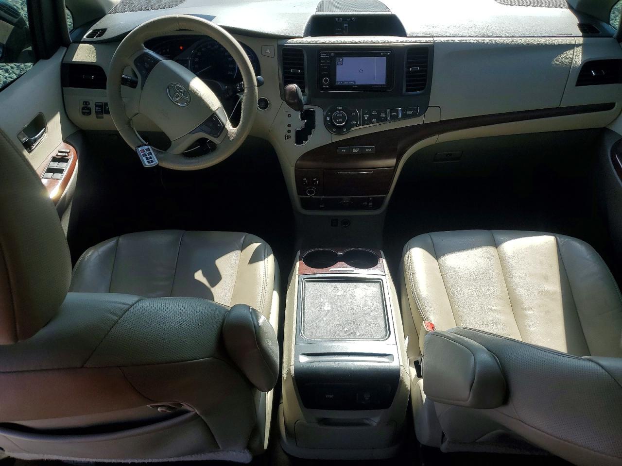 Toyota Sienna Xle 8-passenger