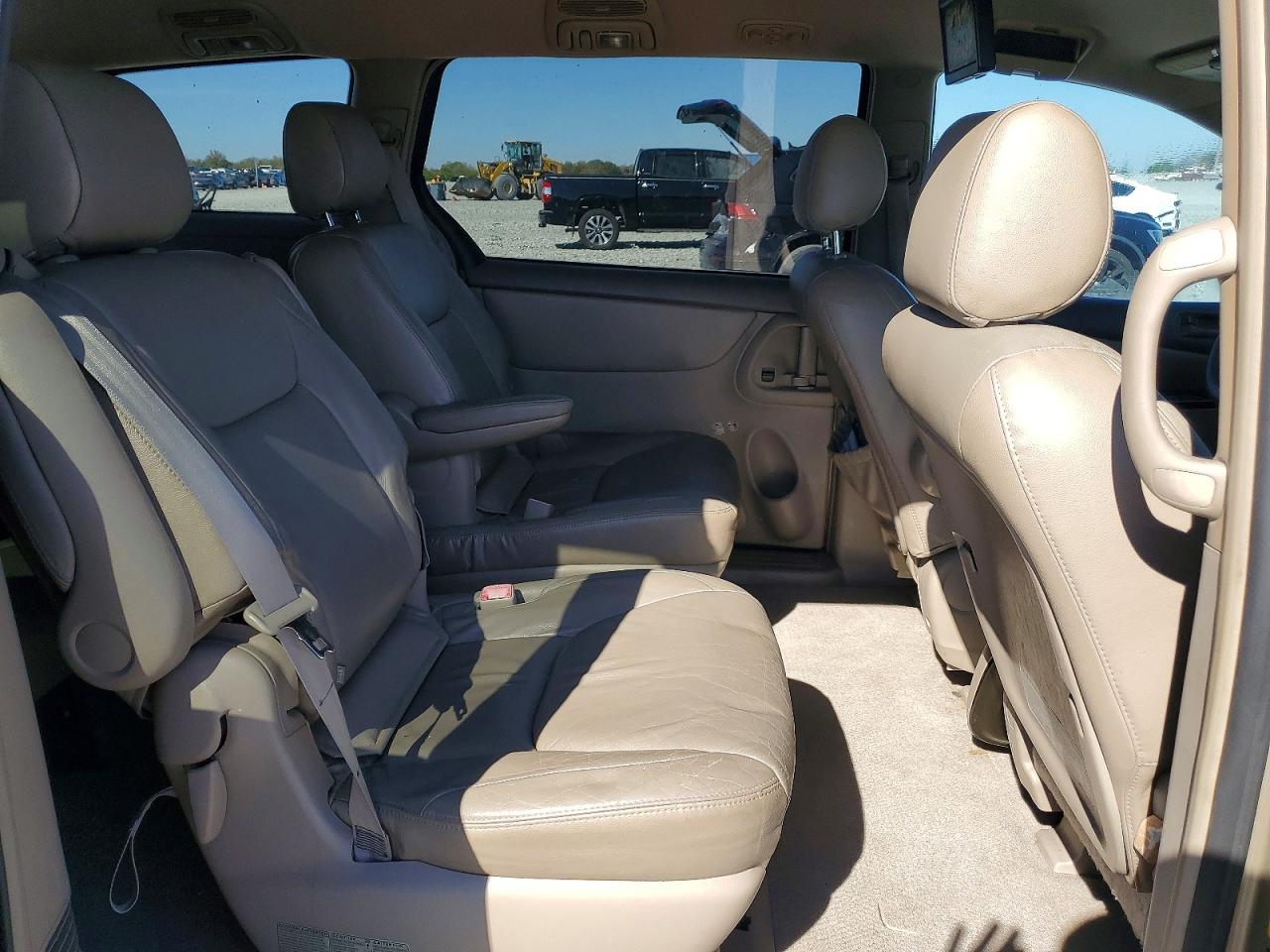 Toyota Sienna Ce
