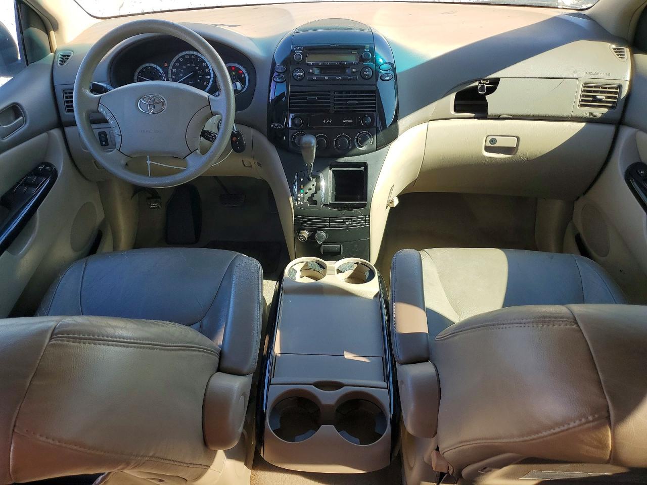 Toyota Sienna Ce