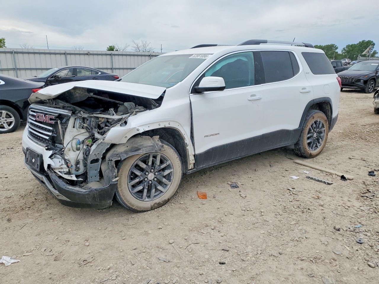 Salvage GMC Acadia Image