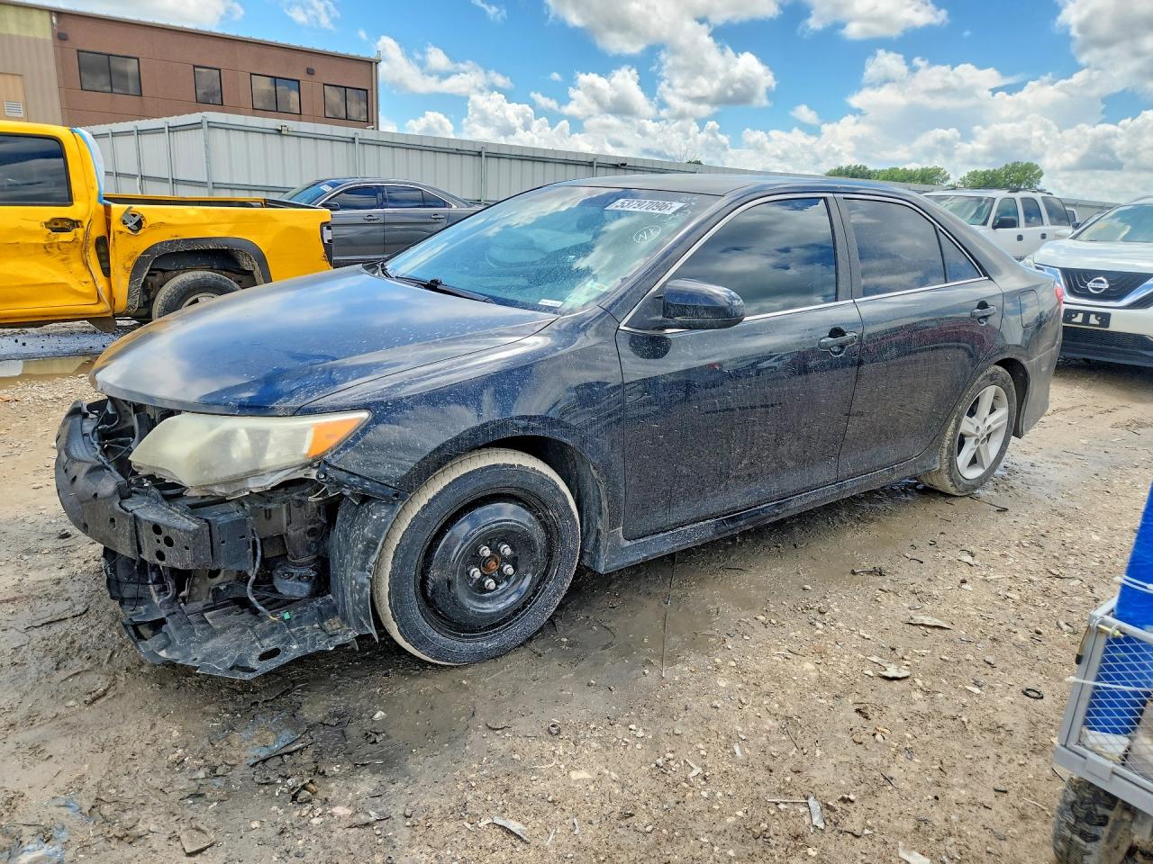 Salvage Toyota Camry Image
