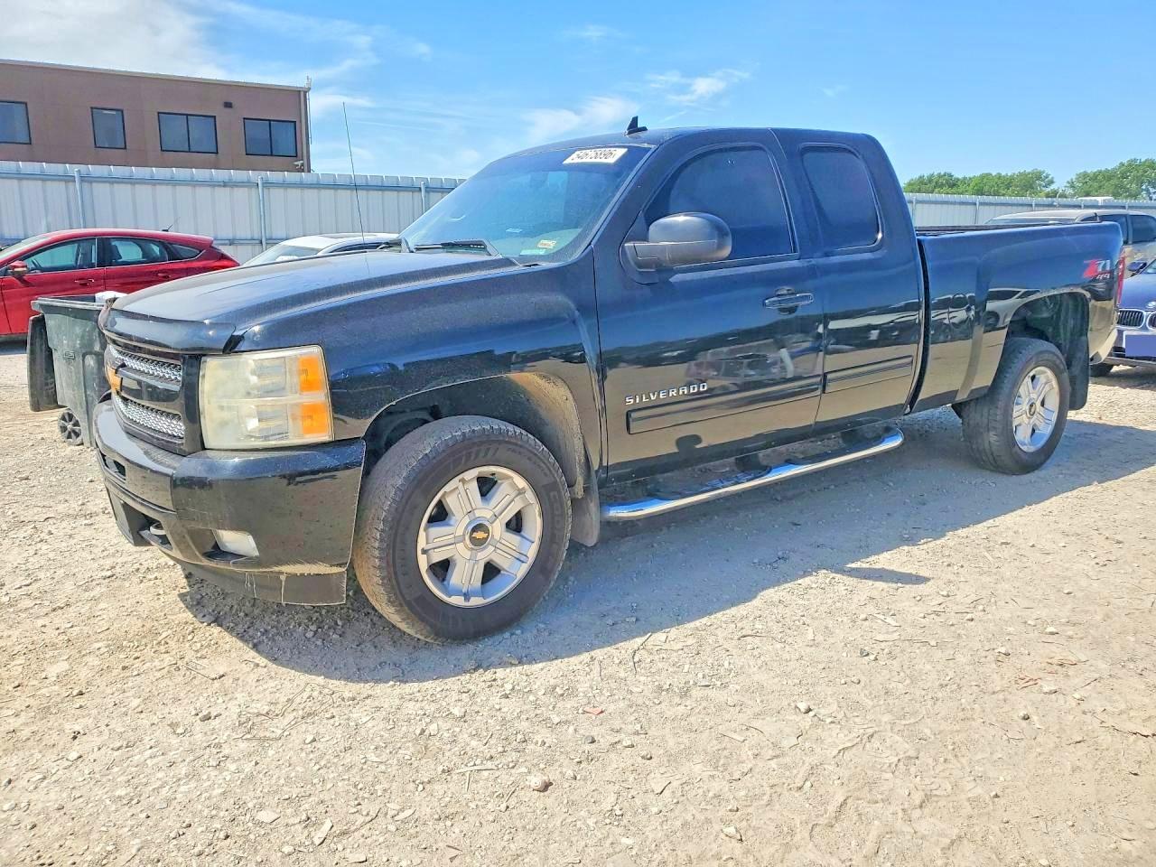 Salvage Chevrolet Silverado Image