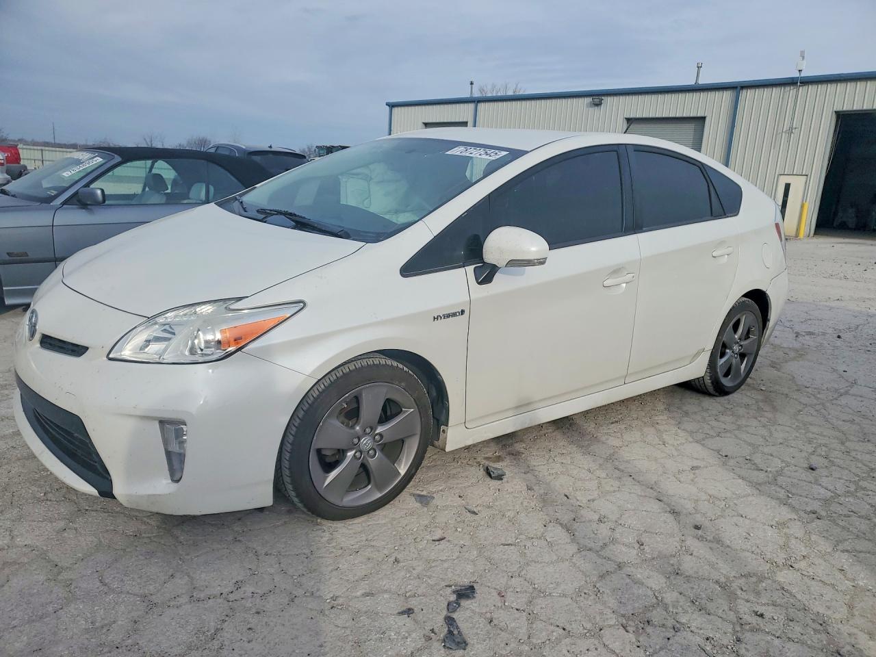 Salvage Toyota Prius Image