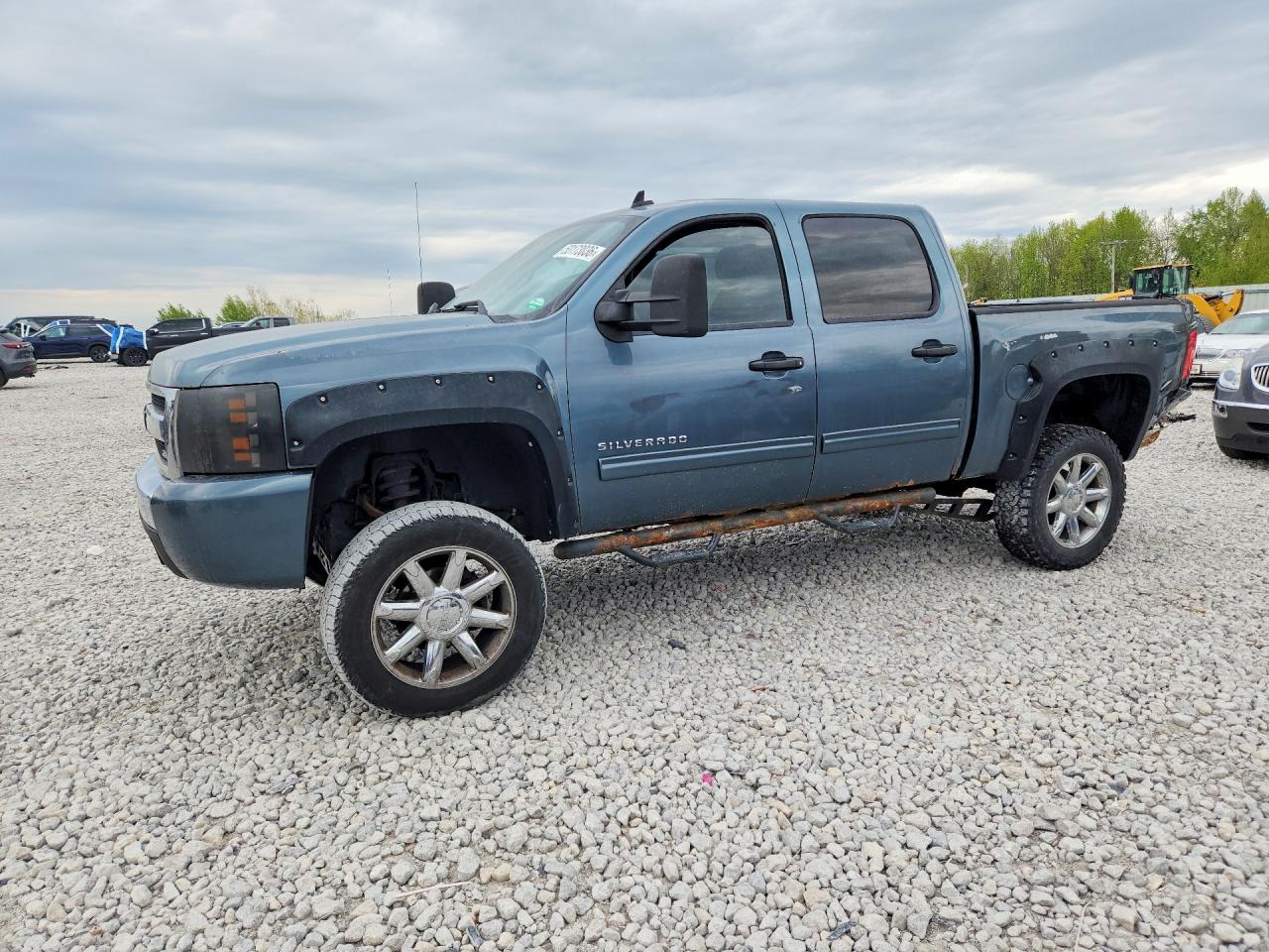 Salvage Chevrolet Silverado Image