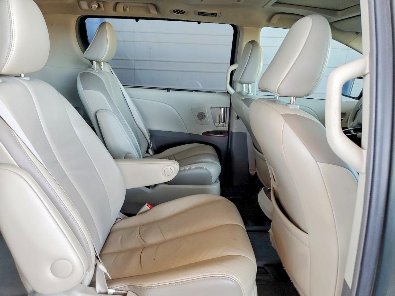 Toyota Sienna Limited 7-passenger