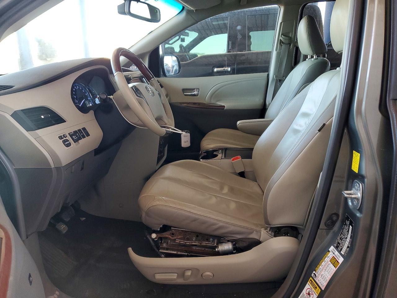 Toyota Sienna Limited 7-passenger