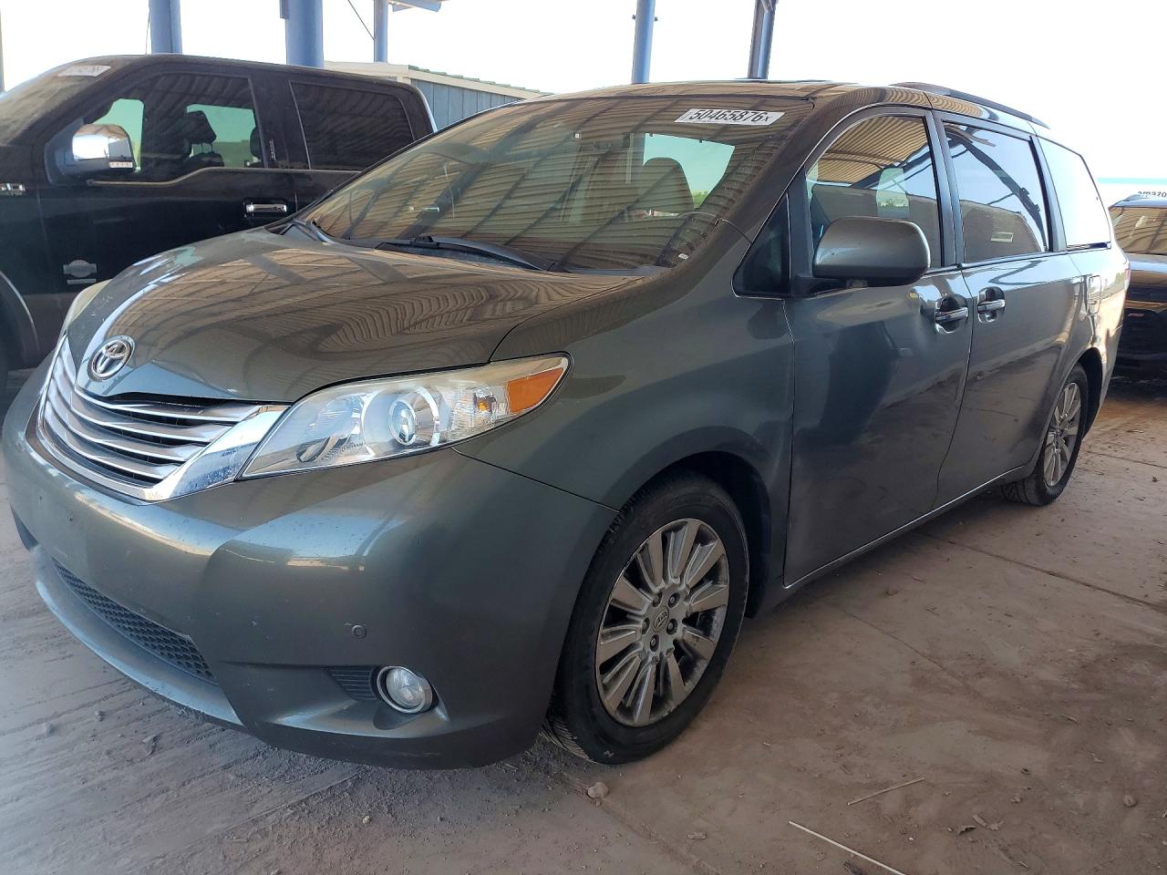 Salvage Toyota Sienna Image