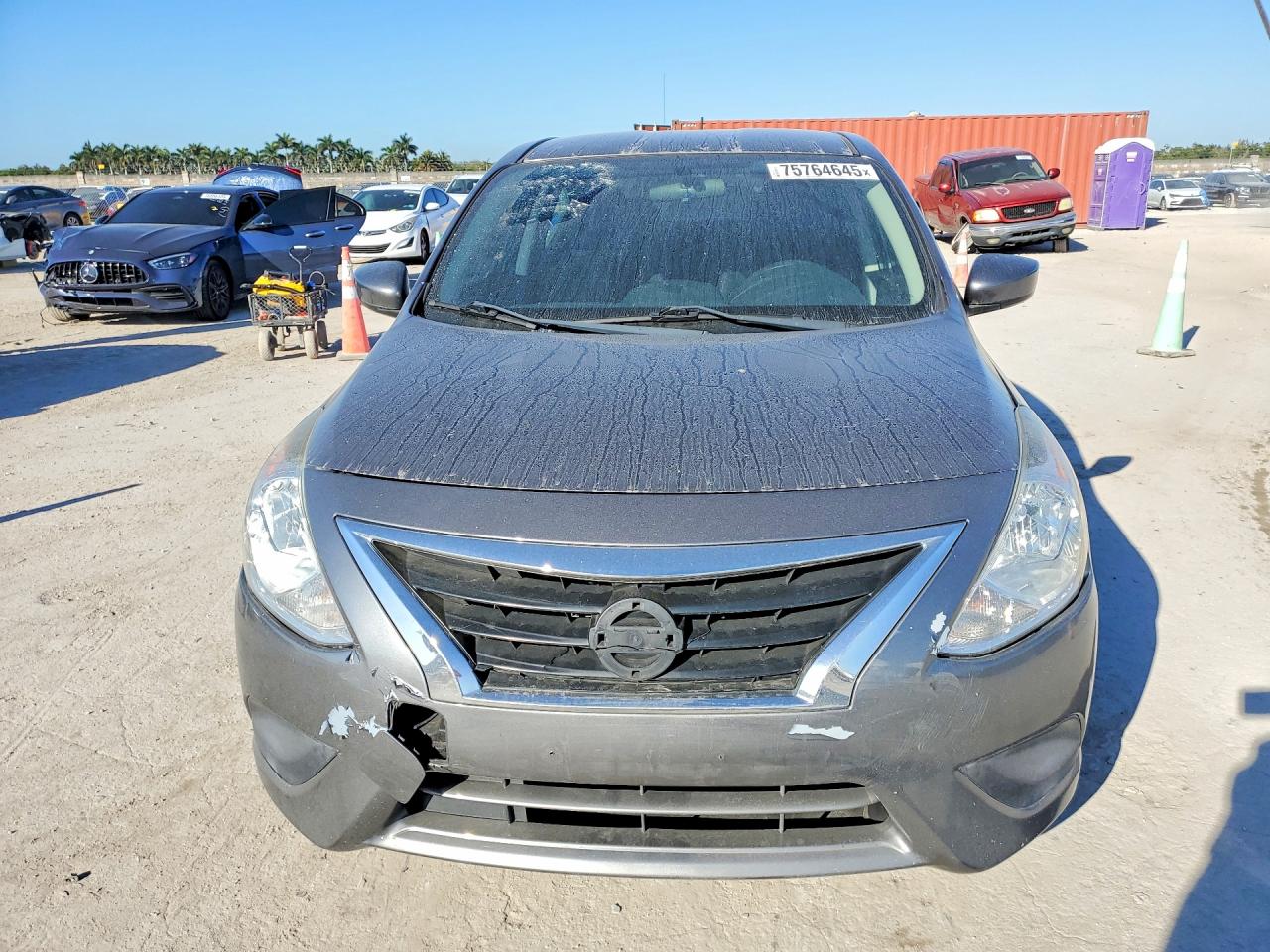 Nissan Versa Sv