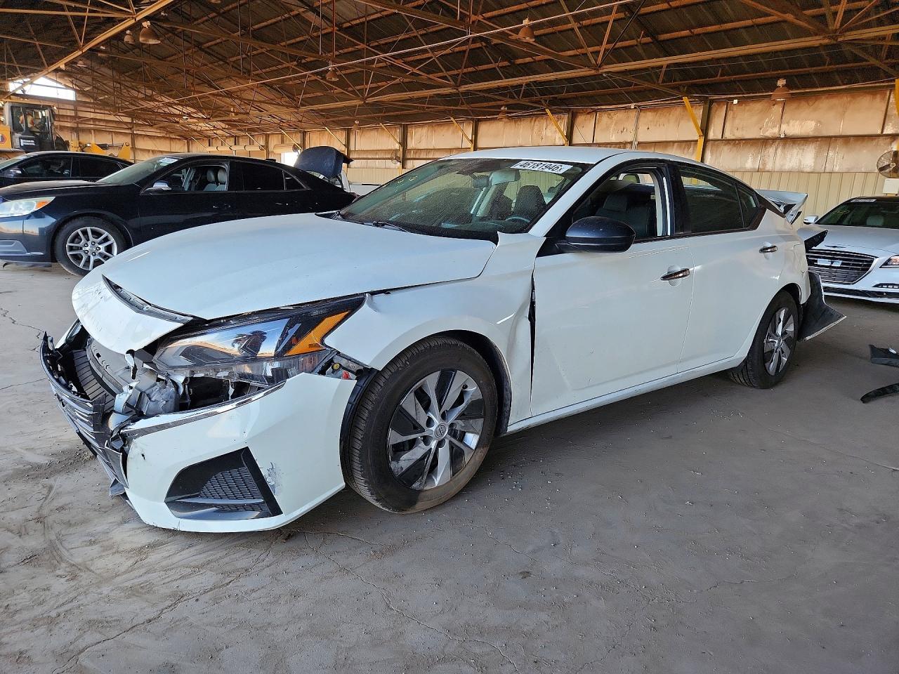 Salvage Nissan Altima Image