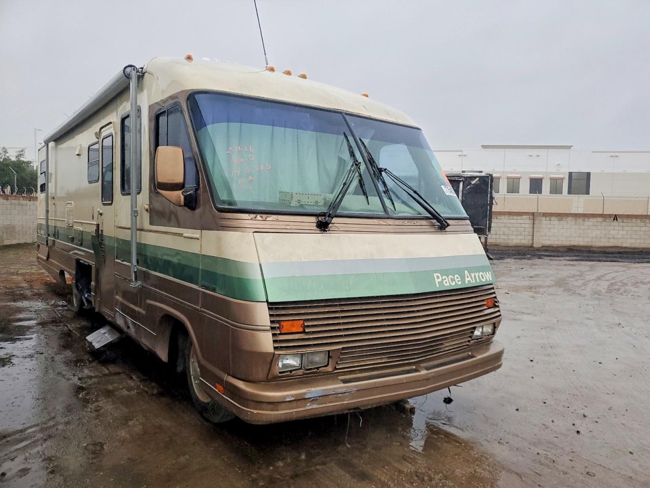 Salvage Chevrolet P30 Image