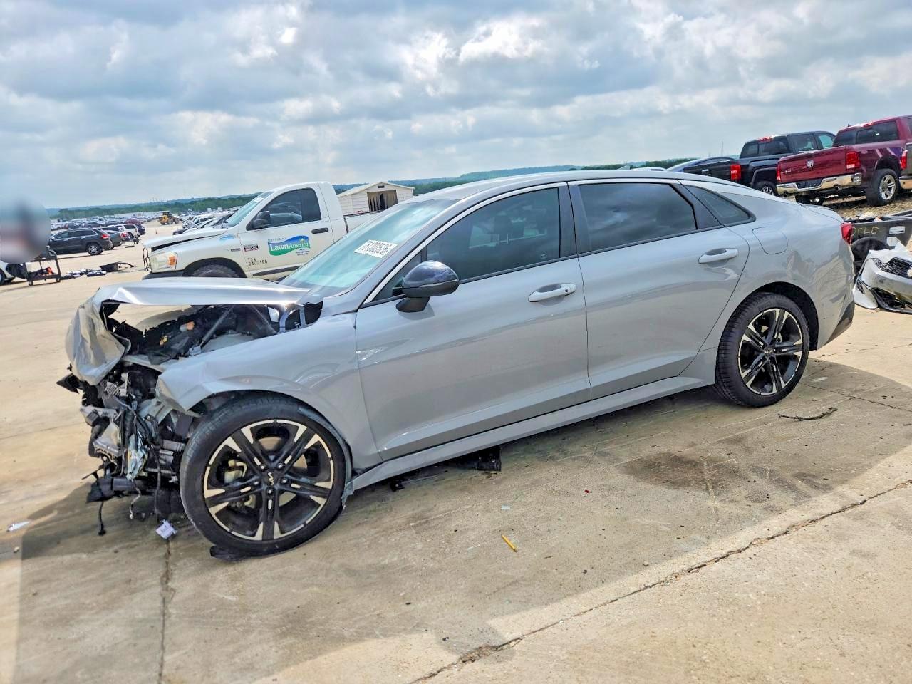 Salvage Kia K5 Image