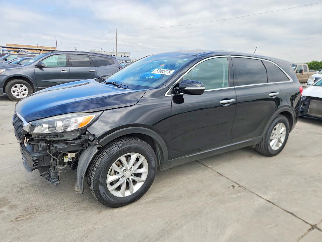 Salvage Kia Sorento Image