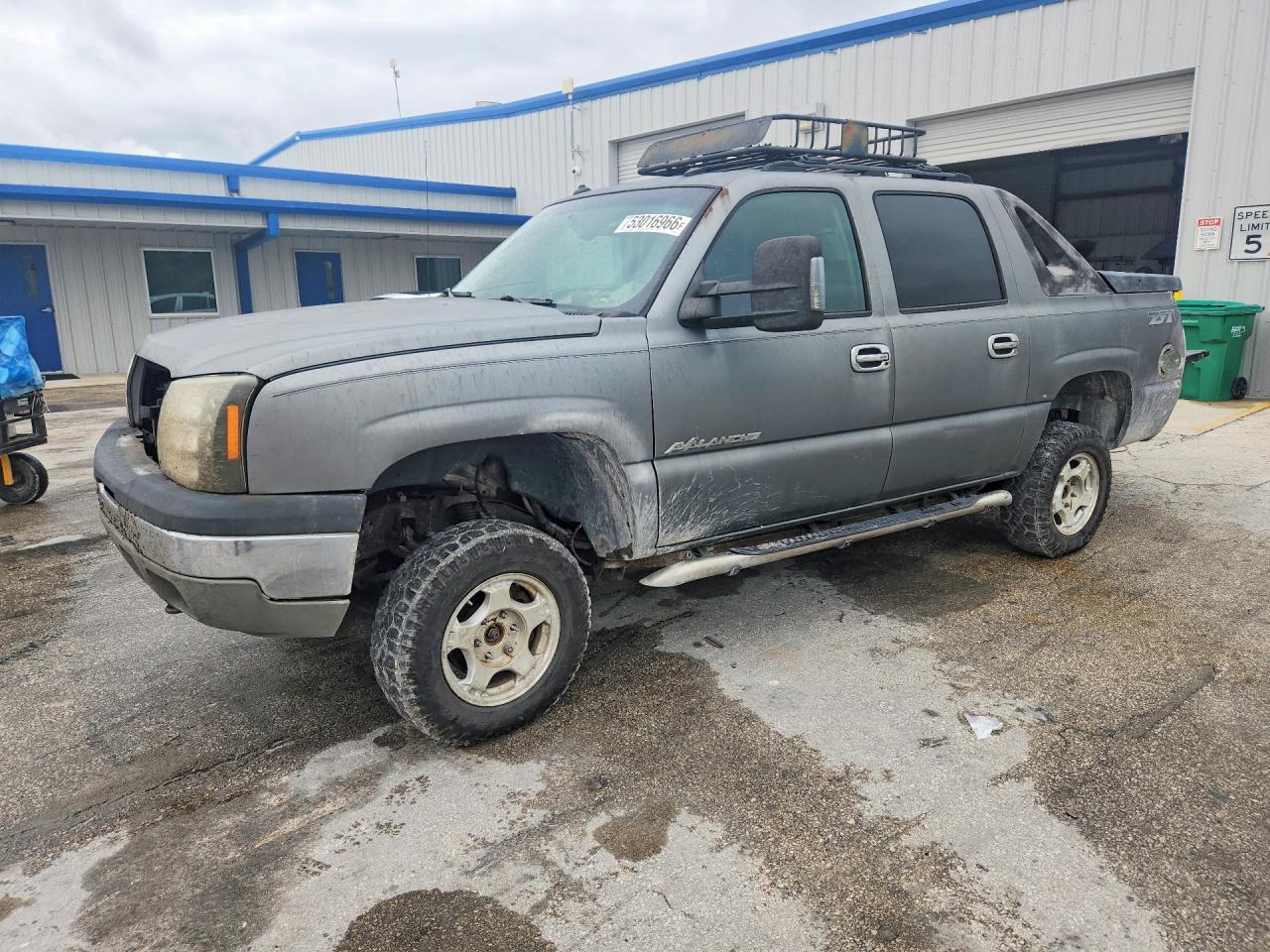 Salvage Chevrolet Avalanche Image
