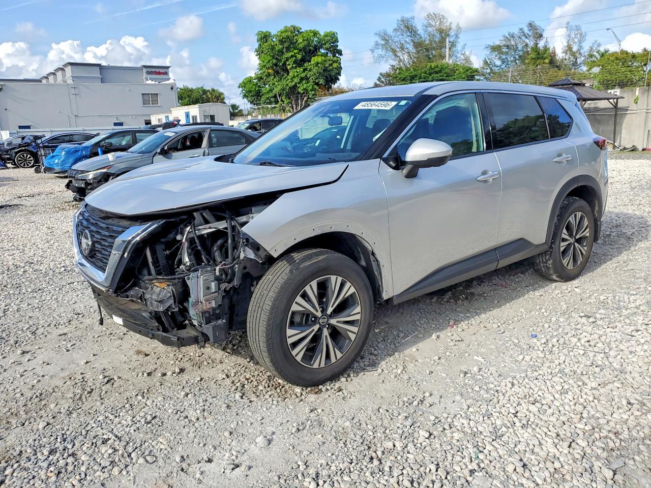 Salvage Nissan Rogue Image