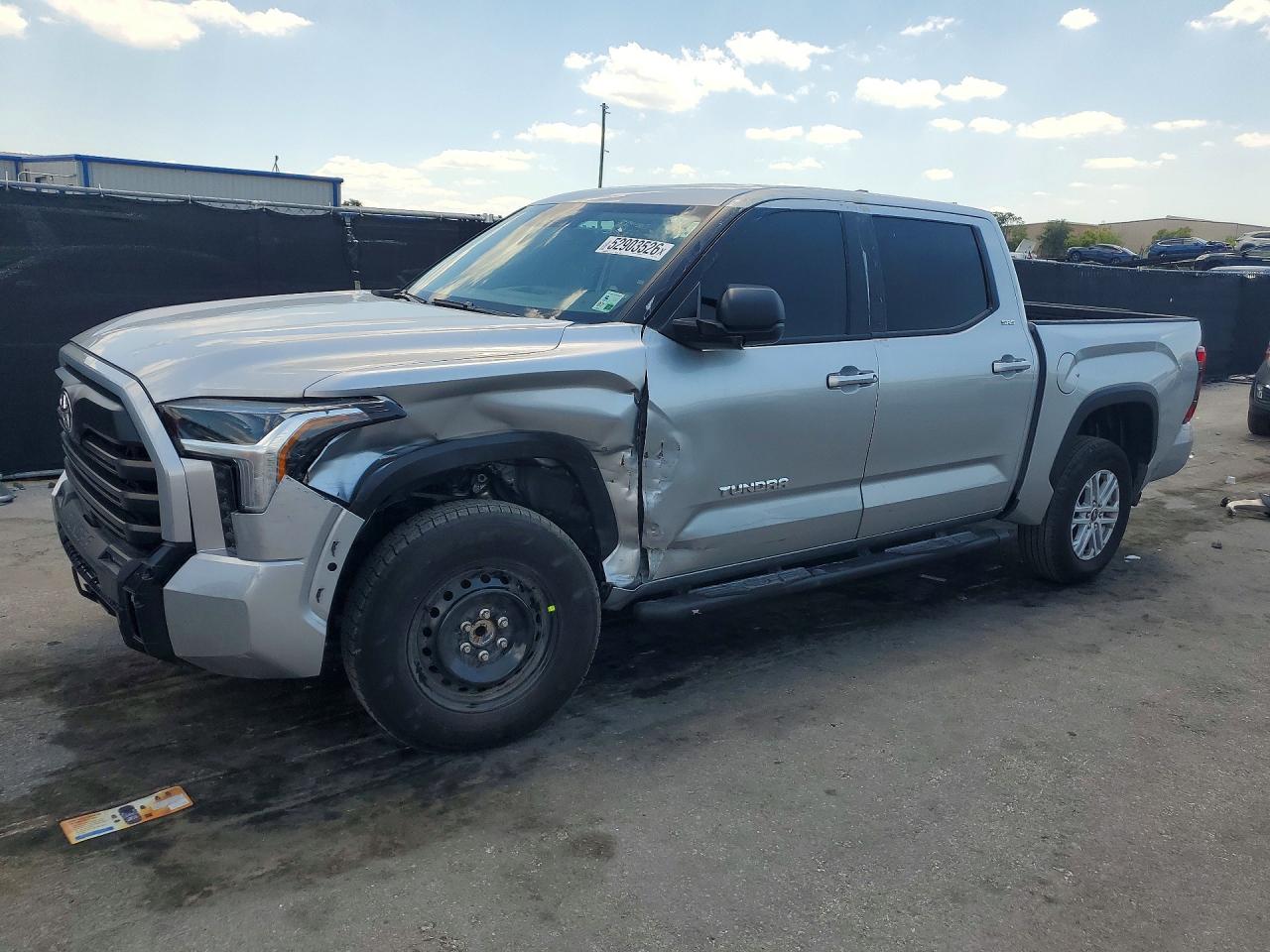 Salvage Toyota Tundra Image