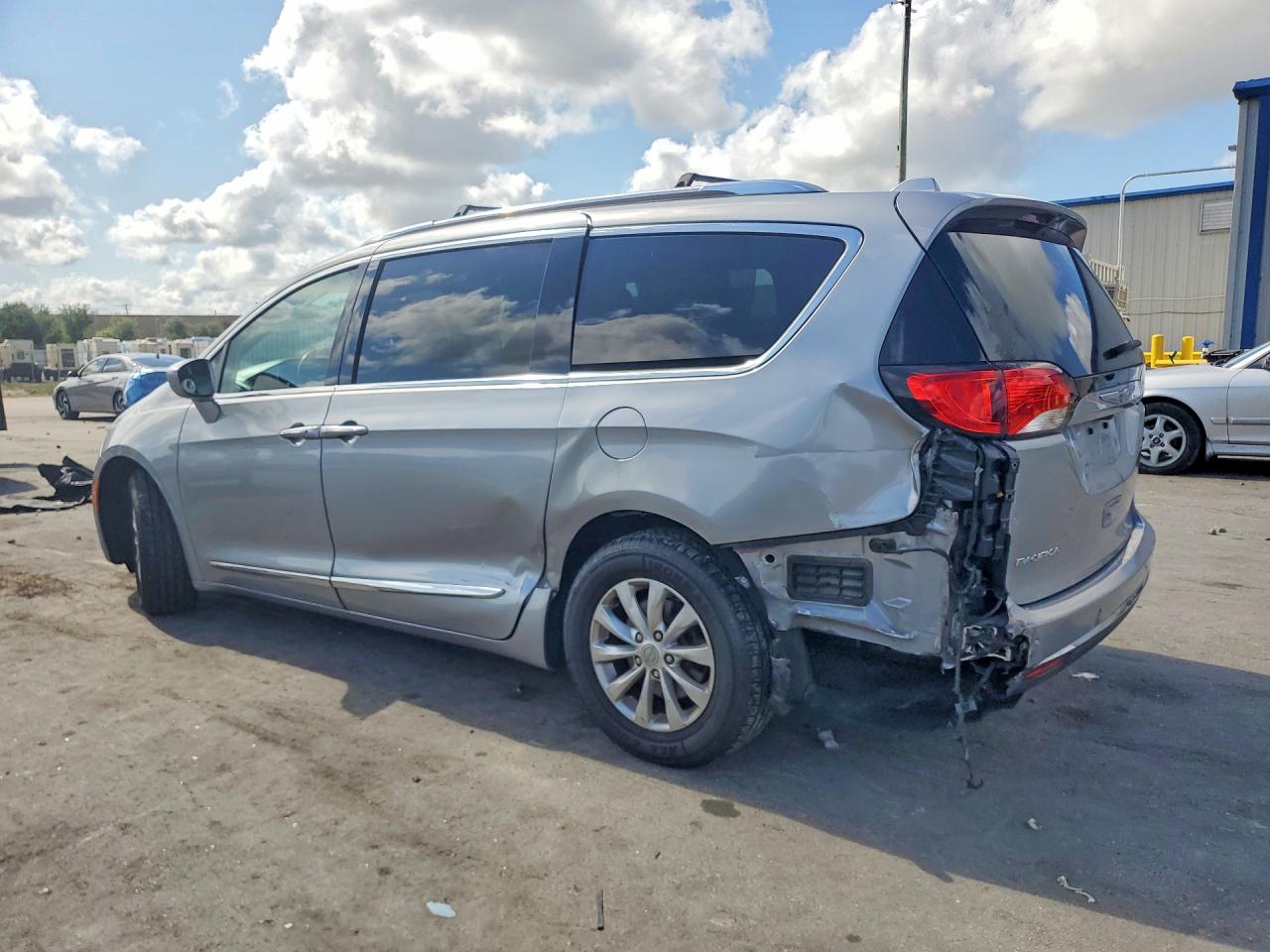 Chrysler Pacifica Touring L