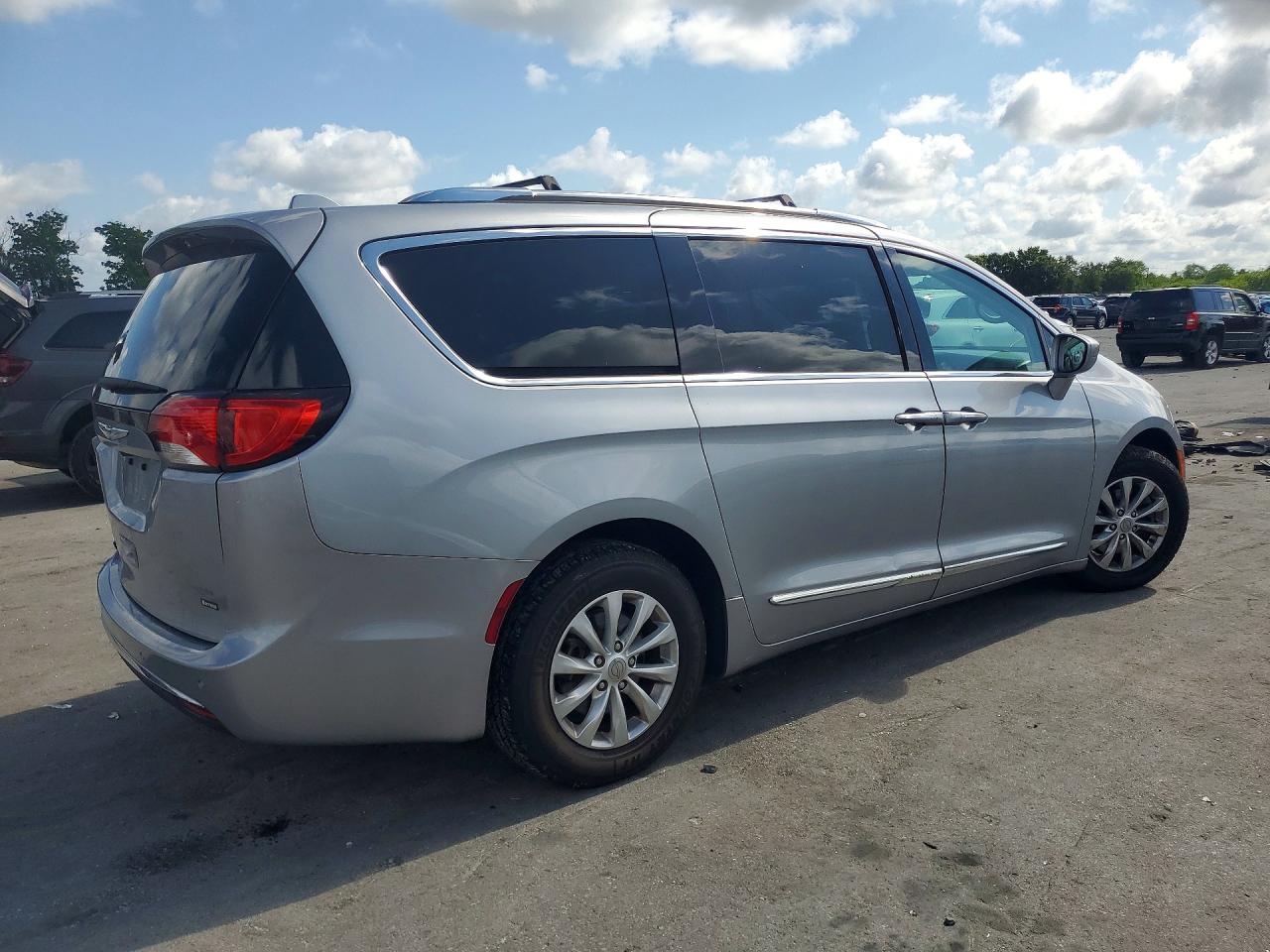 Chrysler Pacifica Touring L