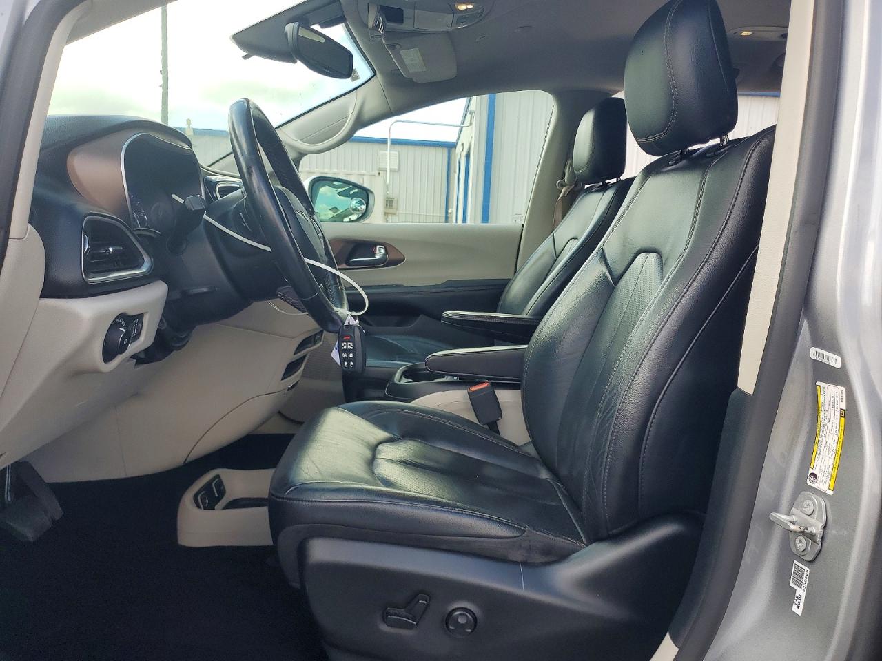 Chrysler Pacifica Touring L