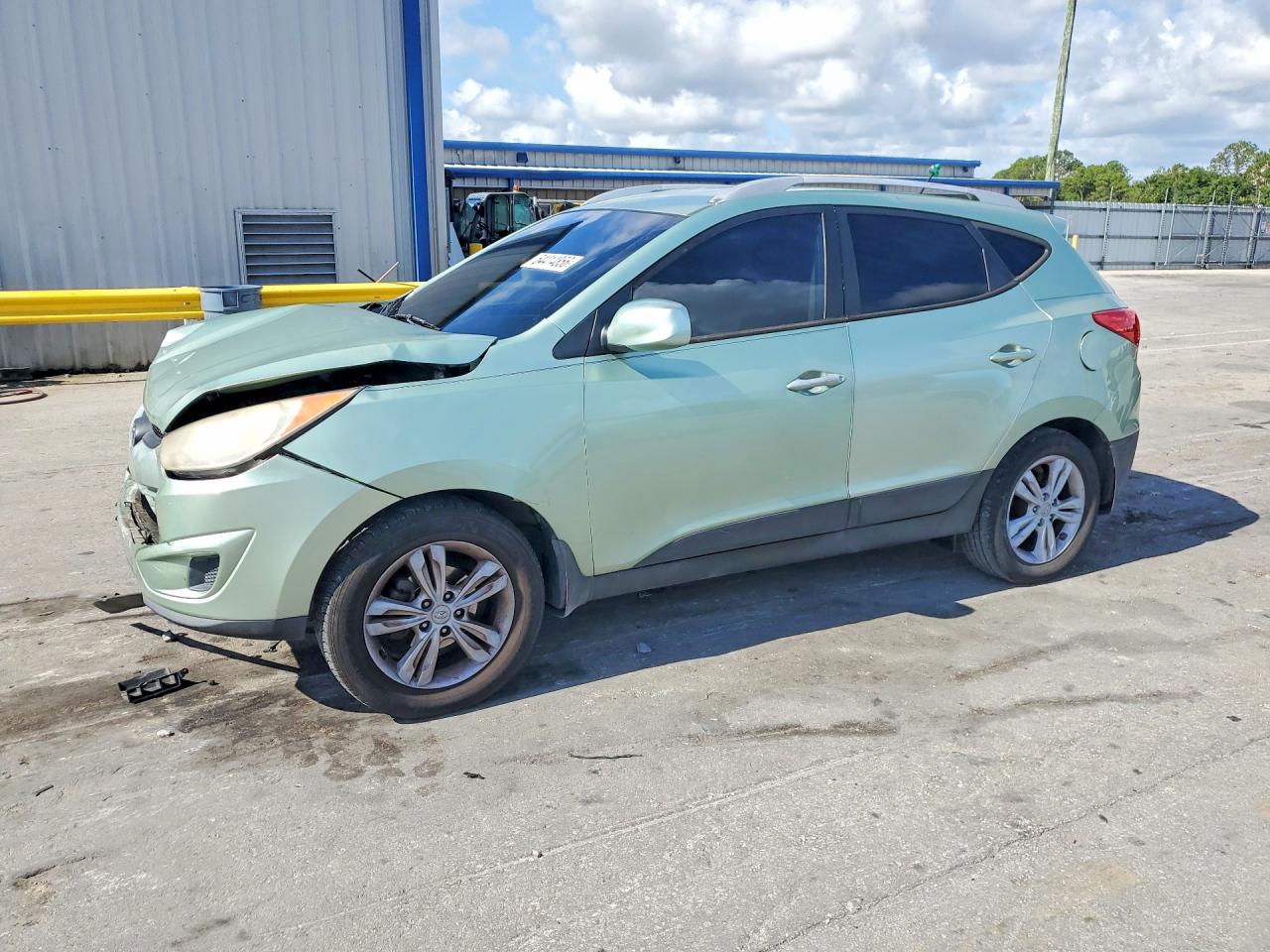 Salvage Hyundai TUCSON Image