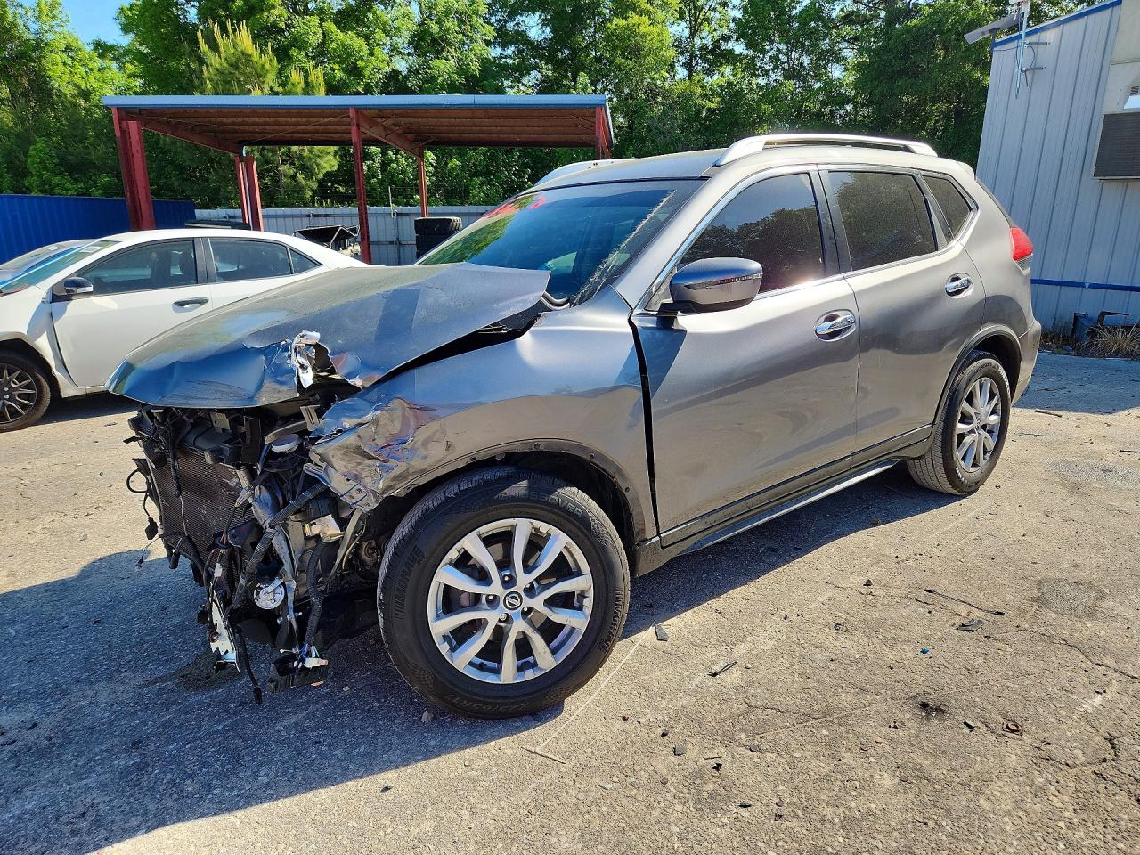 Salvage Nissan Rogue Image