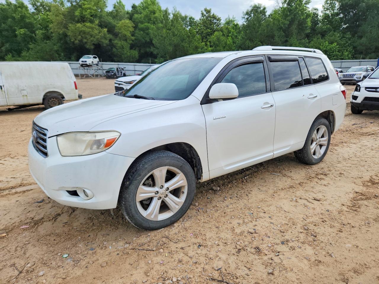 Salvage Toyota Highlander Image