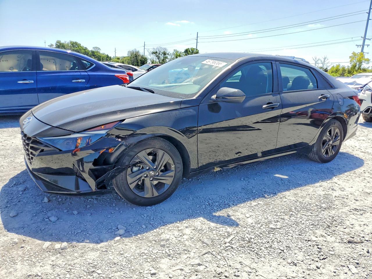 Salvage Hyundai ELANTRA Image