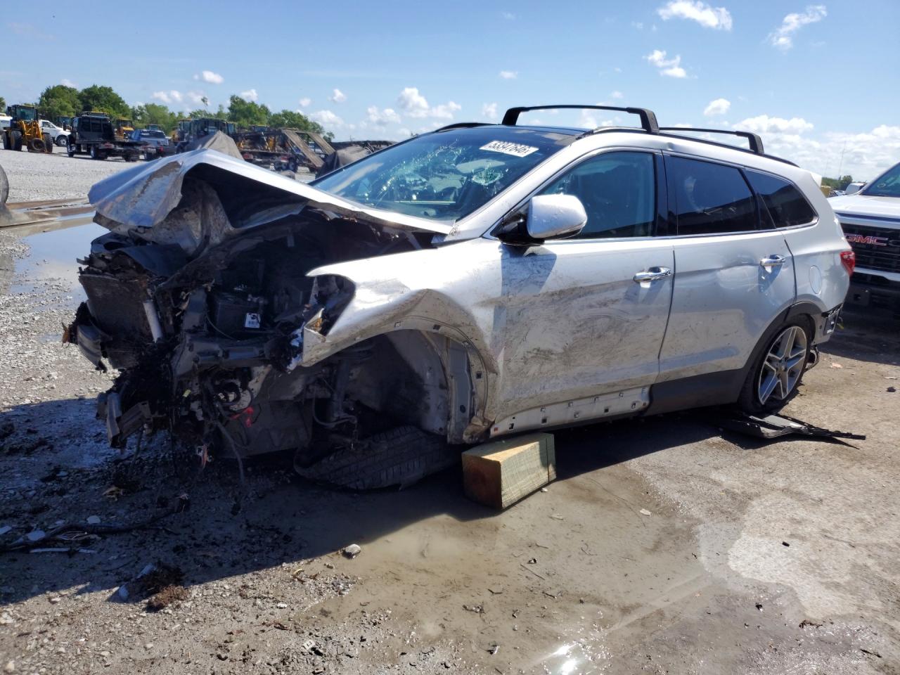 Salvage Hyundai SANTA FE Image