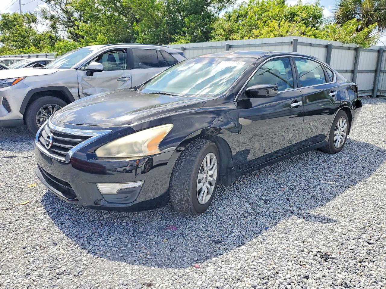 Salvage Nissan Altima Image