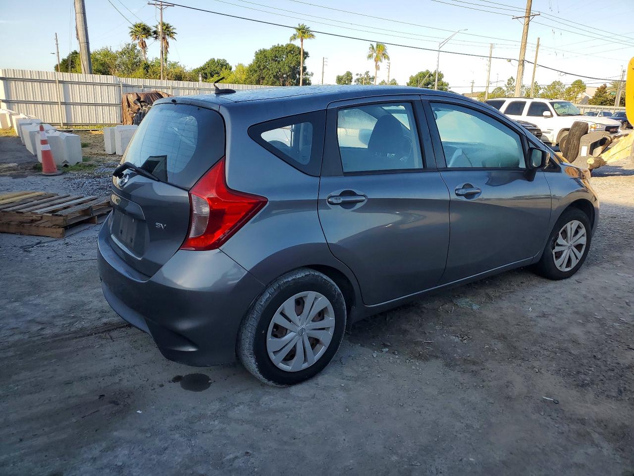 Nissan Versa Sv