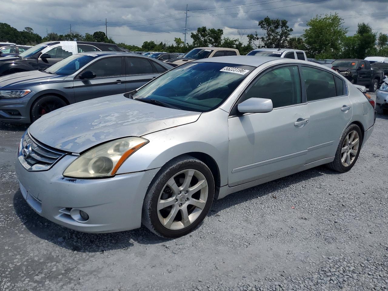 Salvage Nissan Altima Image