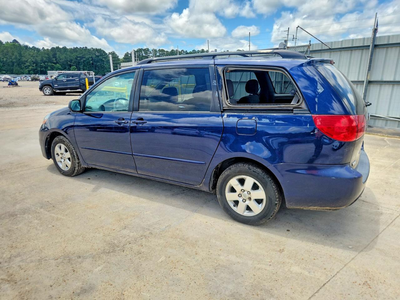 Toyota Sienna Le 7-passenger