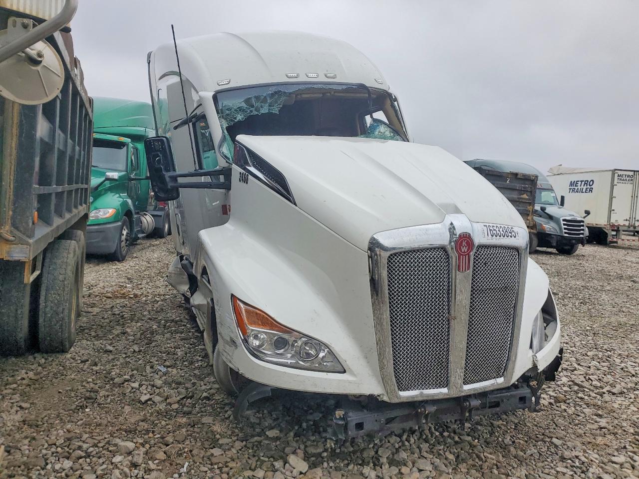 Salvage Kenworth Construction Image