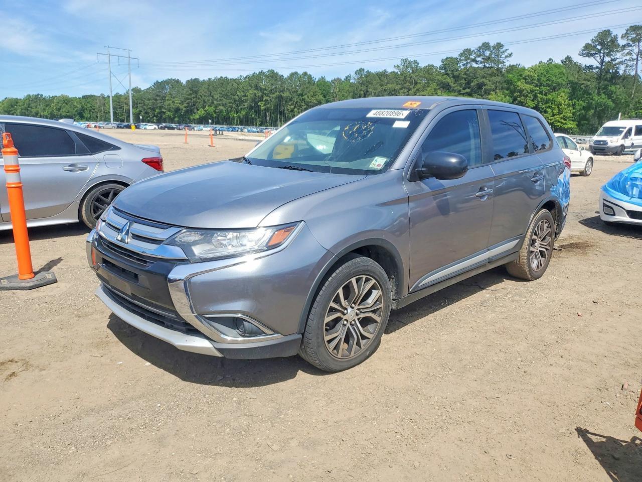 Salvage Mitsubishi Outlander Image