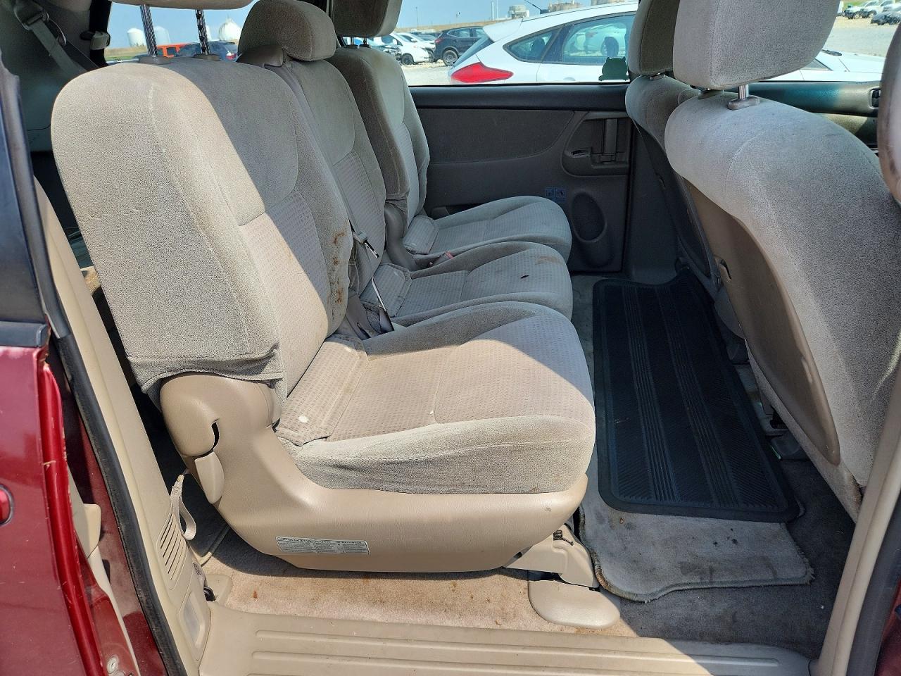 Toyota Sienna Ce 8-passenger