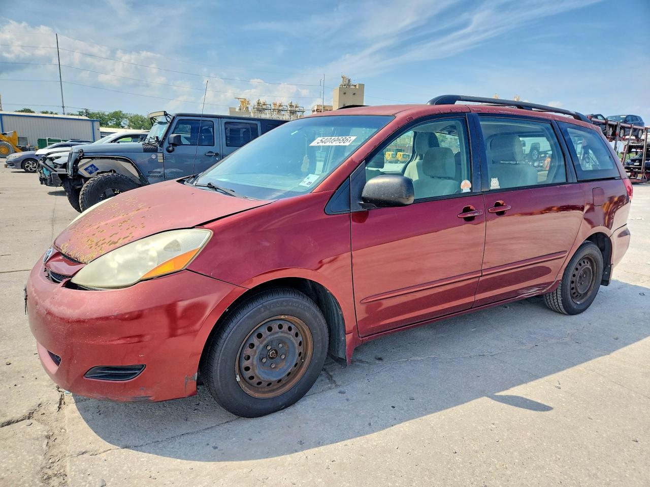 Salvage Toyota Sienna Image