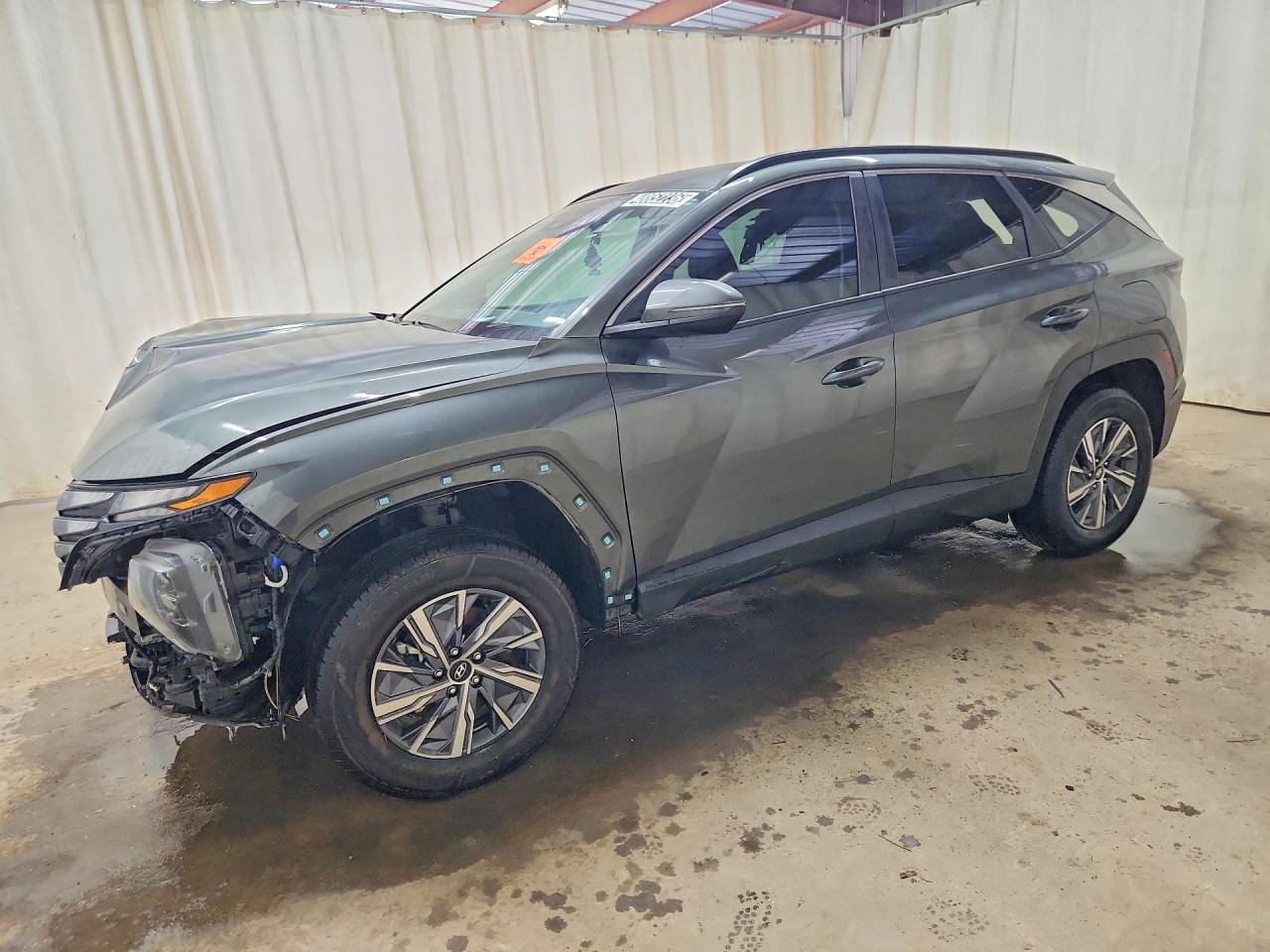 Salvage Hyundai TUCSON Image