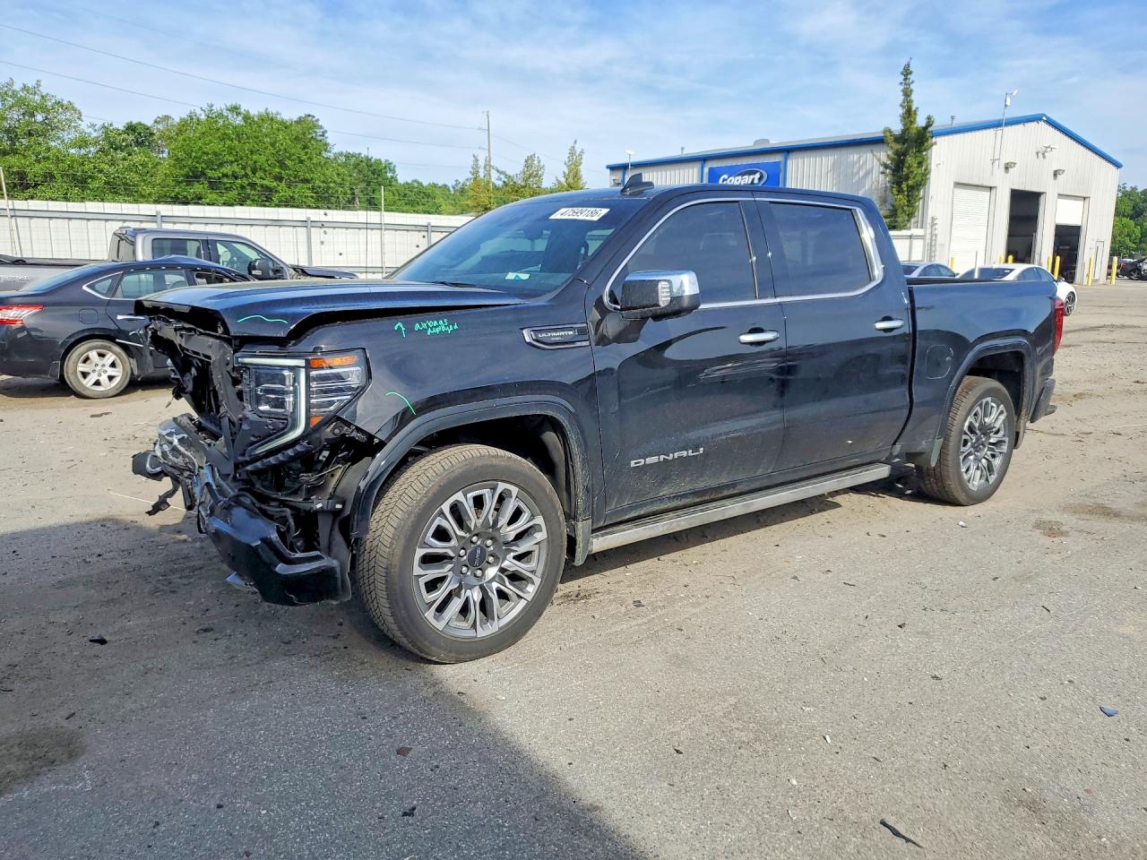 Salvage GMC Sierra Image