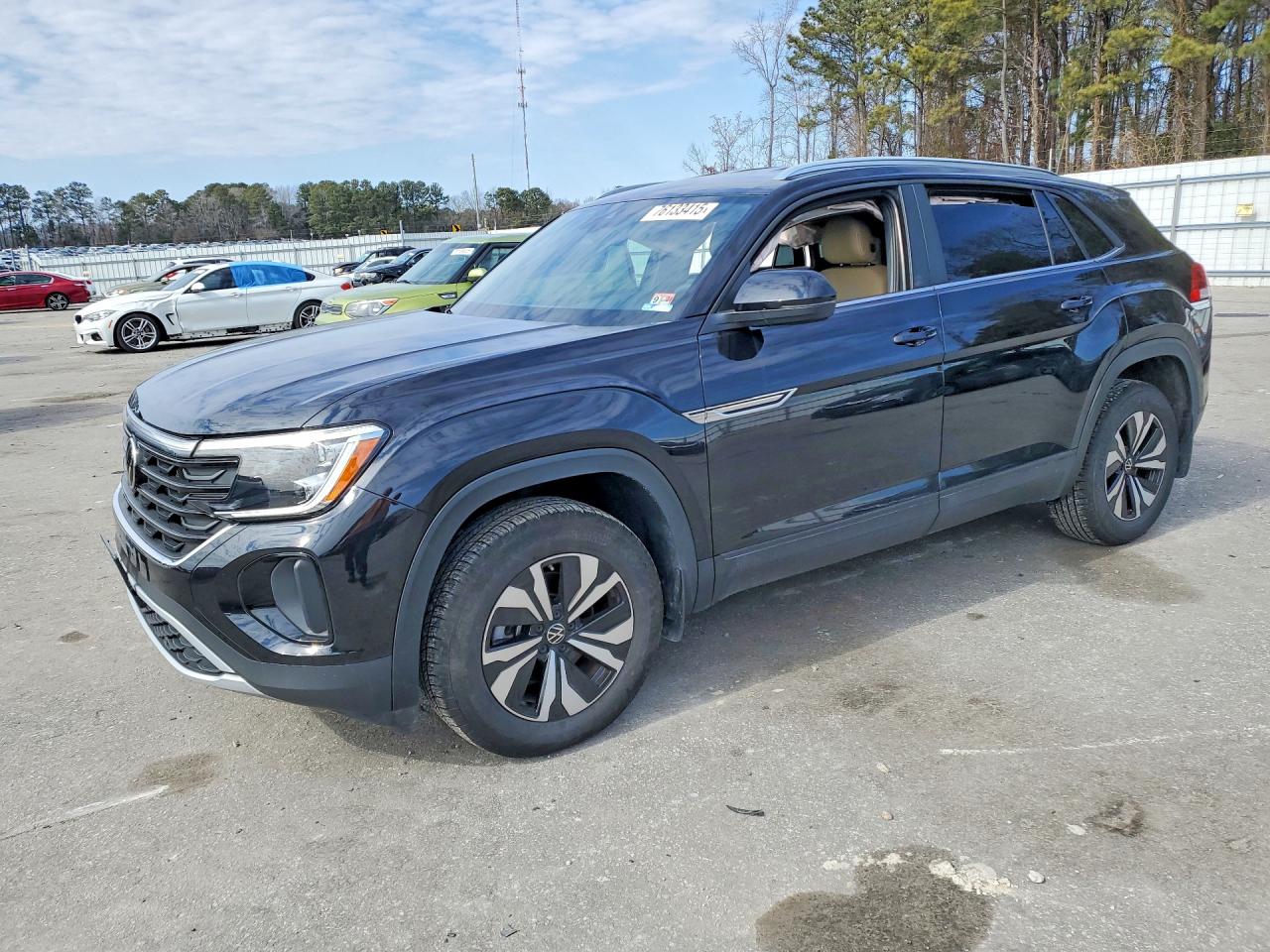 Salvage Volkswagen Atlas Image