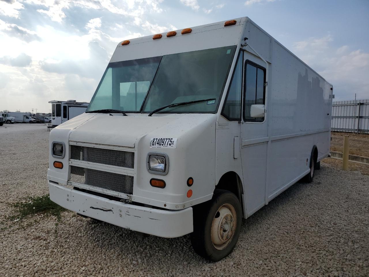 Salvage Freightliner Chassis Image