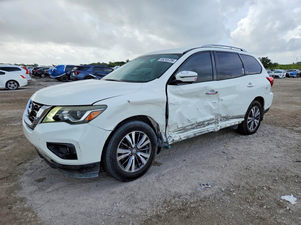 Salvage Nissan Pathfinder Image
