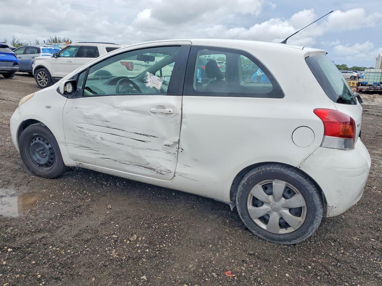 Toyota Yaris Base