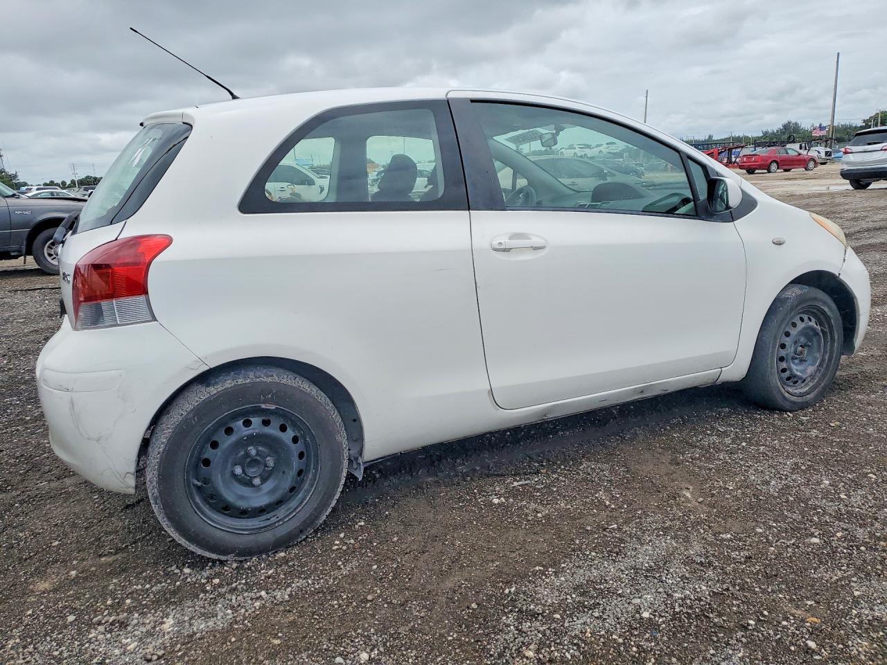 Toyota Yaris Base