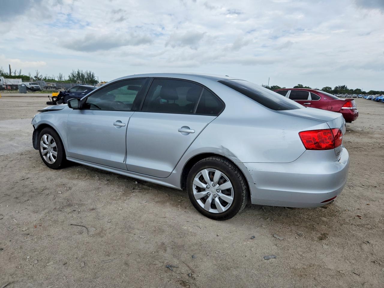 Volkswagen Jetta Base
