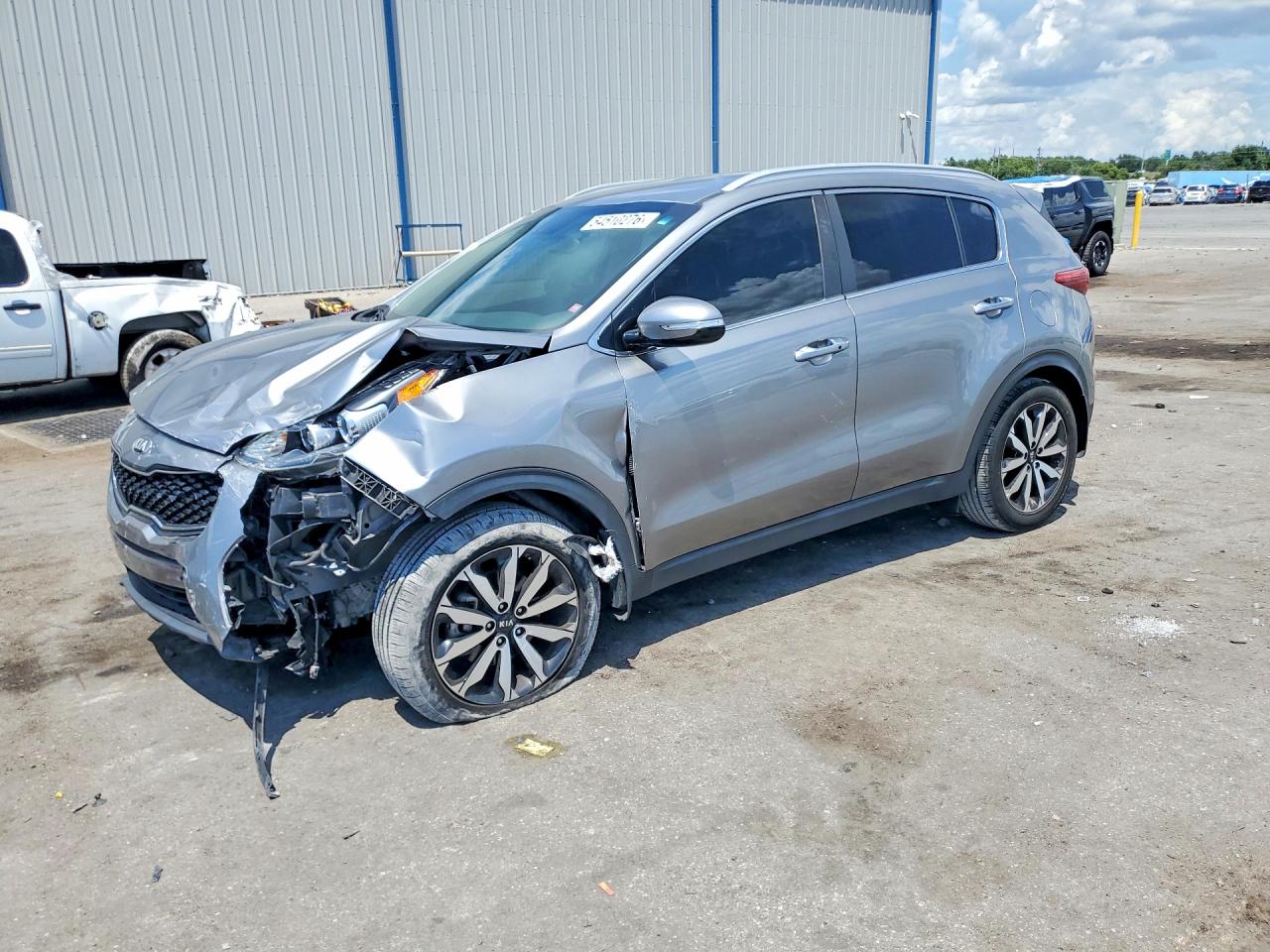 Salvage Kia Sportage Image