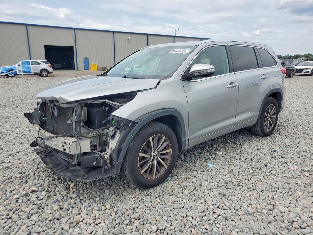 Salvage Toyota Highlander Image