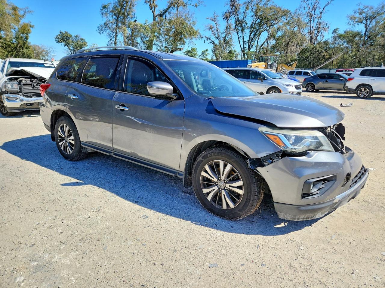 Nissan Pathfinder Sv
